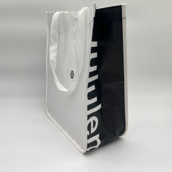 LULULEMON NWOT GIFT SET Green Nylon Crossbody Bag, Diaper Pad, and Shopping Bag - Picture 6 of 10